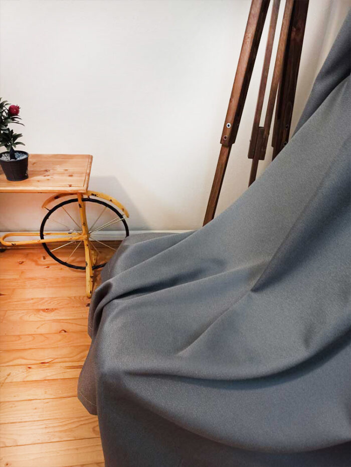 gri renkli düz fon perde