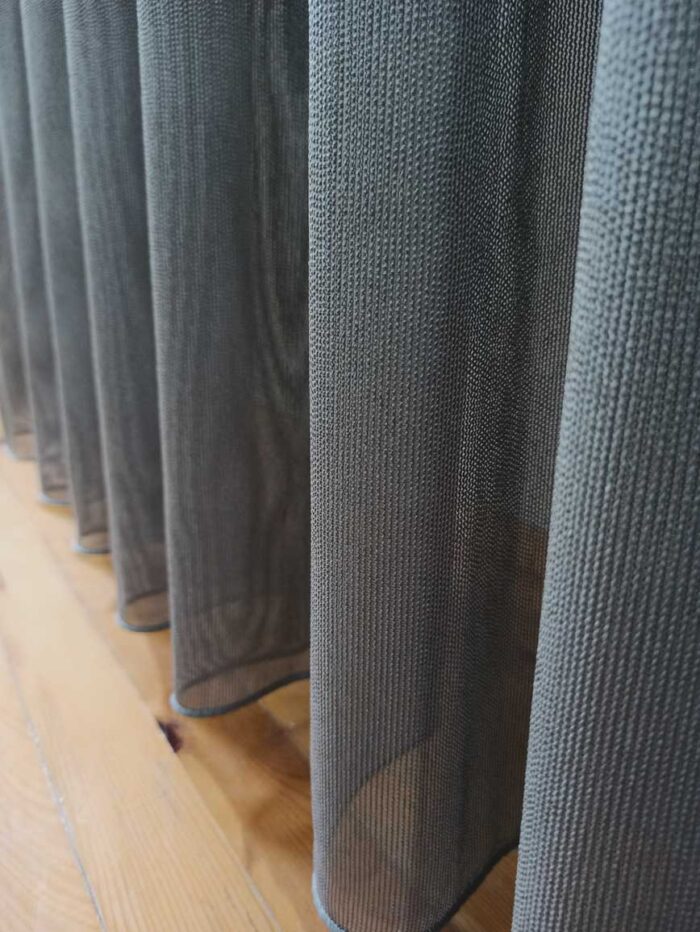 koyu gri düz tül perde