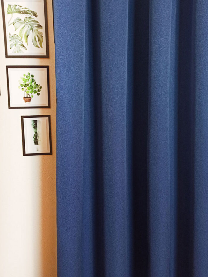 mavi renkli düz fon perde