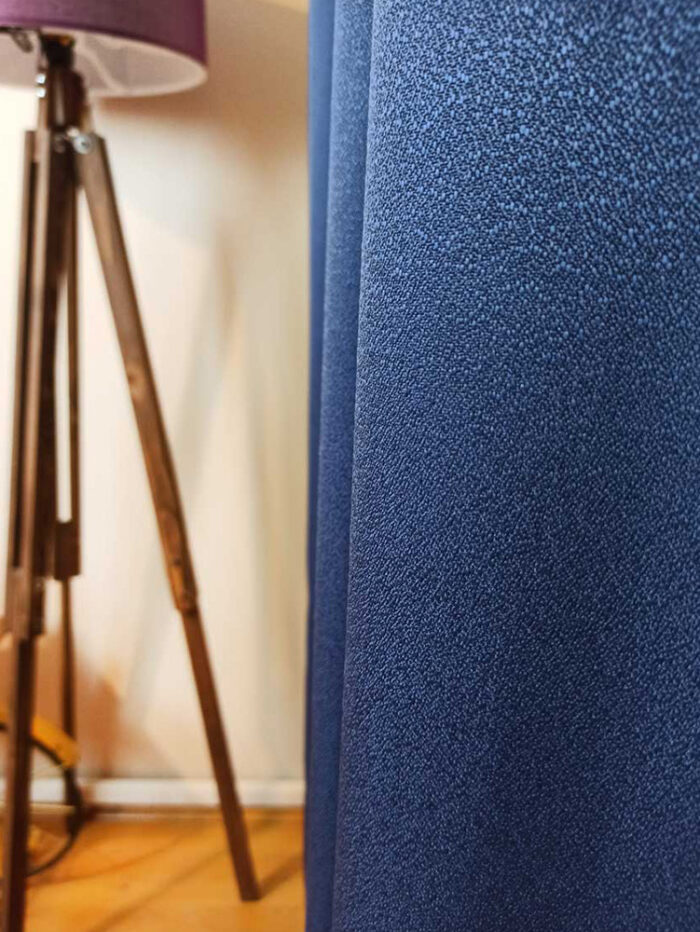 mavi renkli düz fon perde