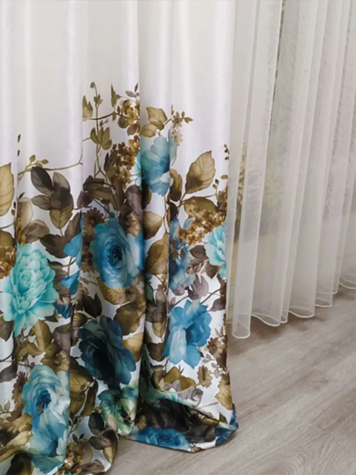 Beyaz renkli çiçekli fon perde