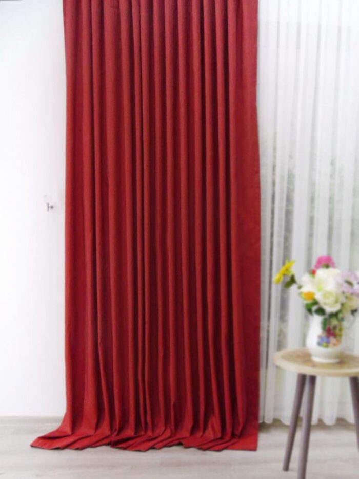 kırmızı saten fon perde
