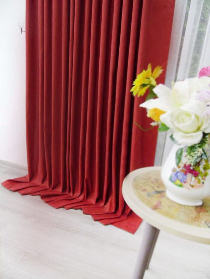 kırmızı saten fon perde