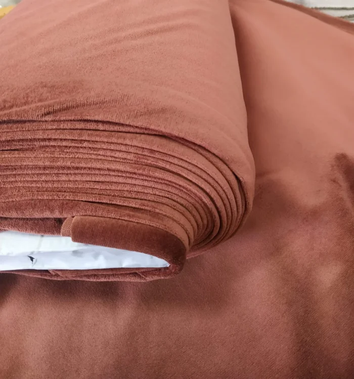 kırımız kadife fon perde