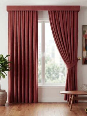 Işık ve Atmosfer: "Kiremit rengi Diamond fon perdenin mikro dokusu arasından süzülen ışığın, oda içerisinde yarattığı sıcak, enerjik ve gün batımı tonlarındaki huzurlu aydınlık."