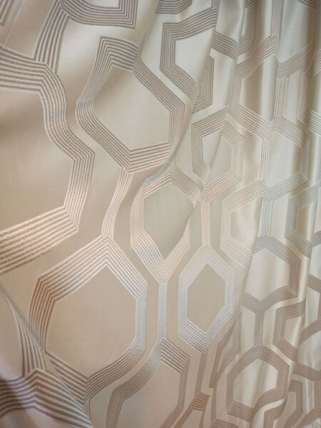 geometrik desenli fon perde