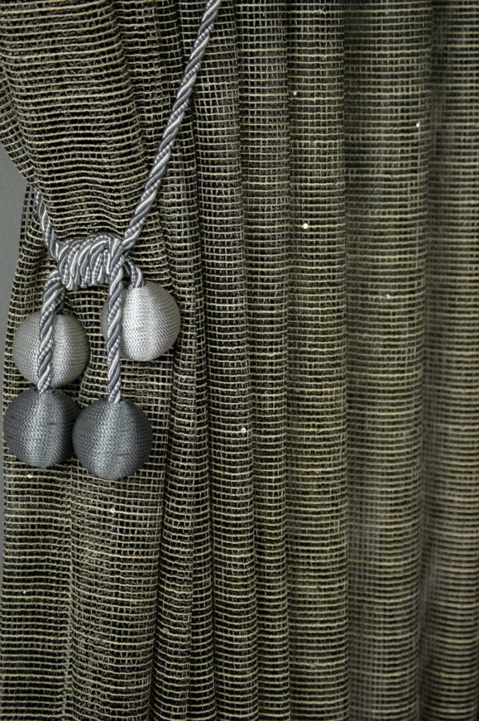 Altın Rengi ve Siyah -