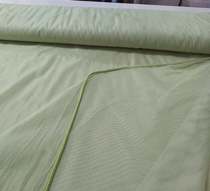 Yeşil rengi çocuk odası perdesi