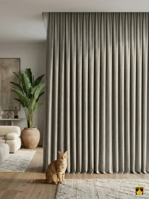 Doğal gün ışığında lifli yapısı belirginleşen, sütlükahve tonunda rüstik hasır keten fon perde kumaş detayı