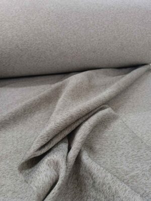 "Kırışmaya dayanıklı yapısı ve tam mahremiyet sağlayan sık dokusuyla yatak odaları için ideal, ütü gerektirmeyen premium siyah fon perde."