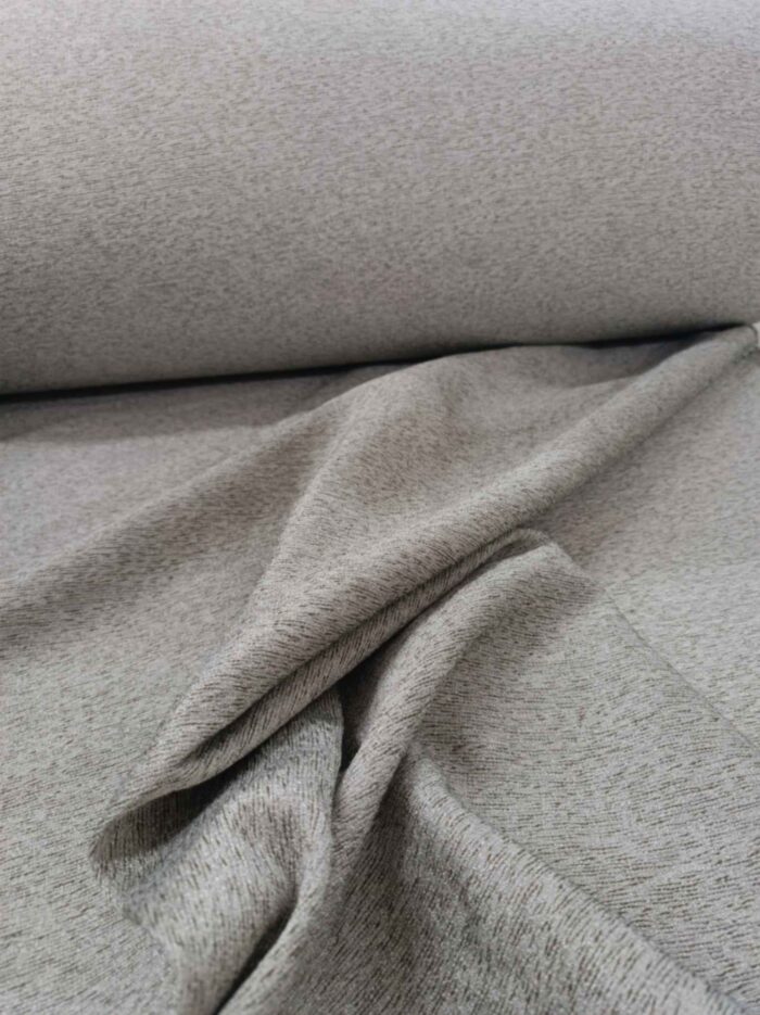 "Kırışmaya dayanıklı yapısı ve tam mahremiyet sağlayan sık dokusuyla yatak odaları için ideal, ütü gerektirmeyen premium siyah fon perde."