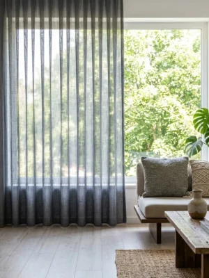 Evinize sade, şık ve modern bir atmosfer katmak için ideal olan Gri Keten Tül Perde koleksiyonumuzu keşfedin.