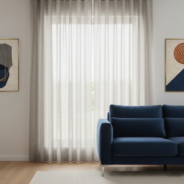 Zırh tül dokusunun modern duruşuyla birleşen, dayanıklı ve şık kahverengi zırh tül perde modeli.