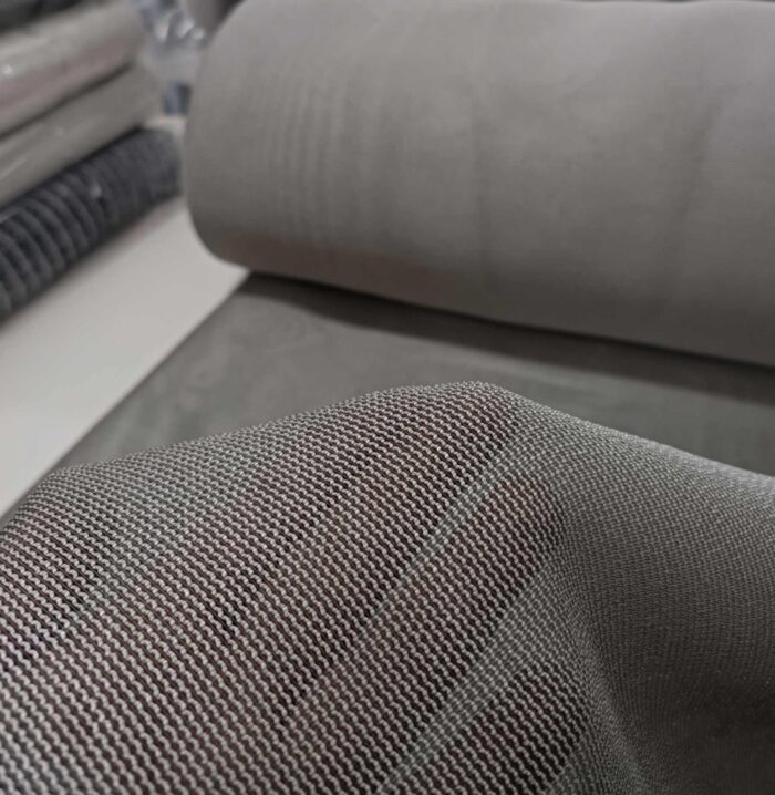 Zırh Eskitme mobilyalar ve rustik detaylarla harika bir bütünlük sağlayan, doğal dokulu kahverengi zırh tül perde. perde fiyatları