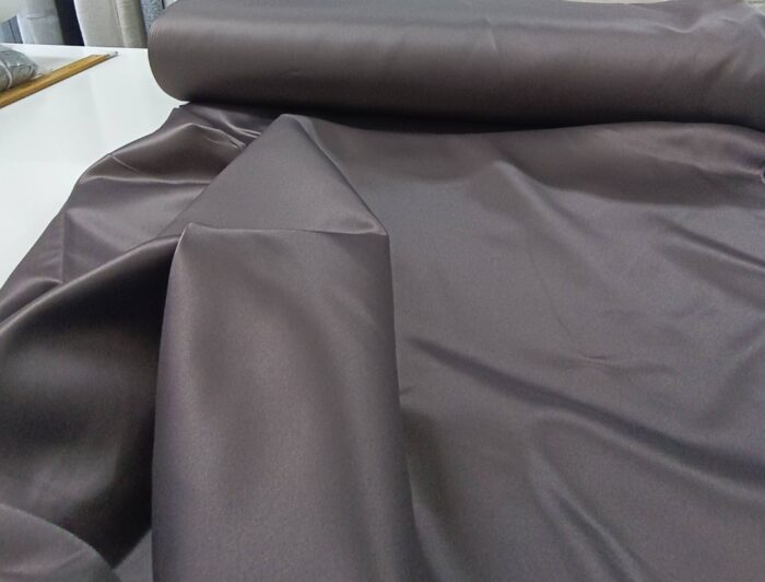 Kahverengi saten fon perde parlak