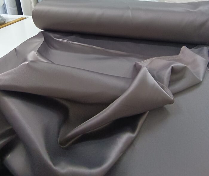 Kahverengi saten fon perde parlak