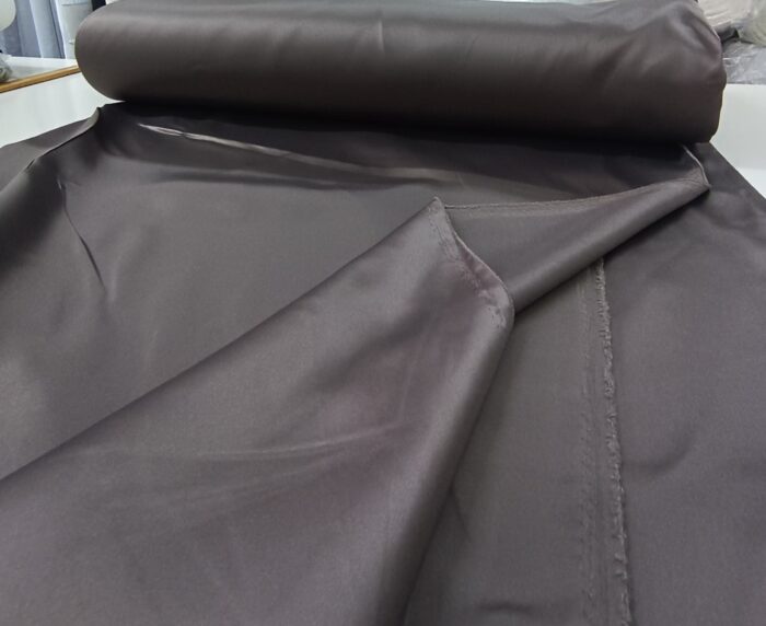 Kahverengi saten fon perde parlak