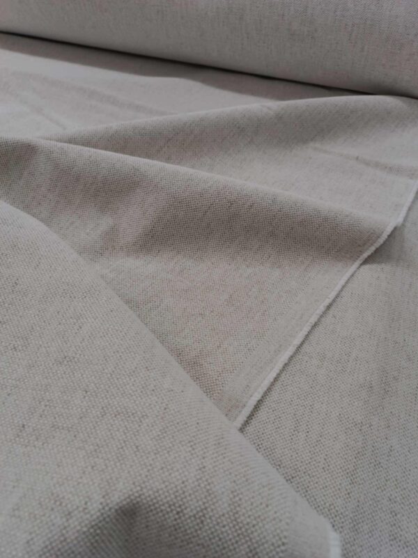 Koyu krem fon perde oturma odası penceresi