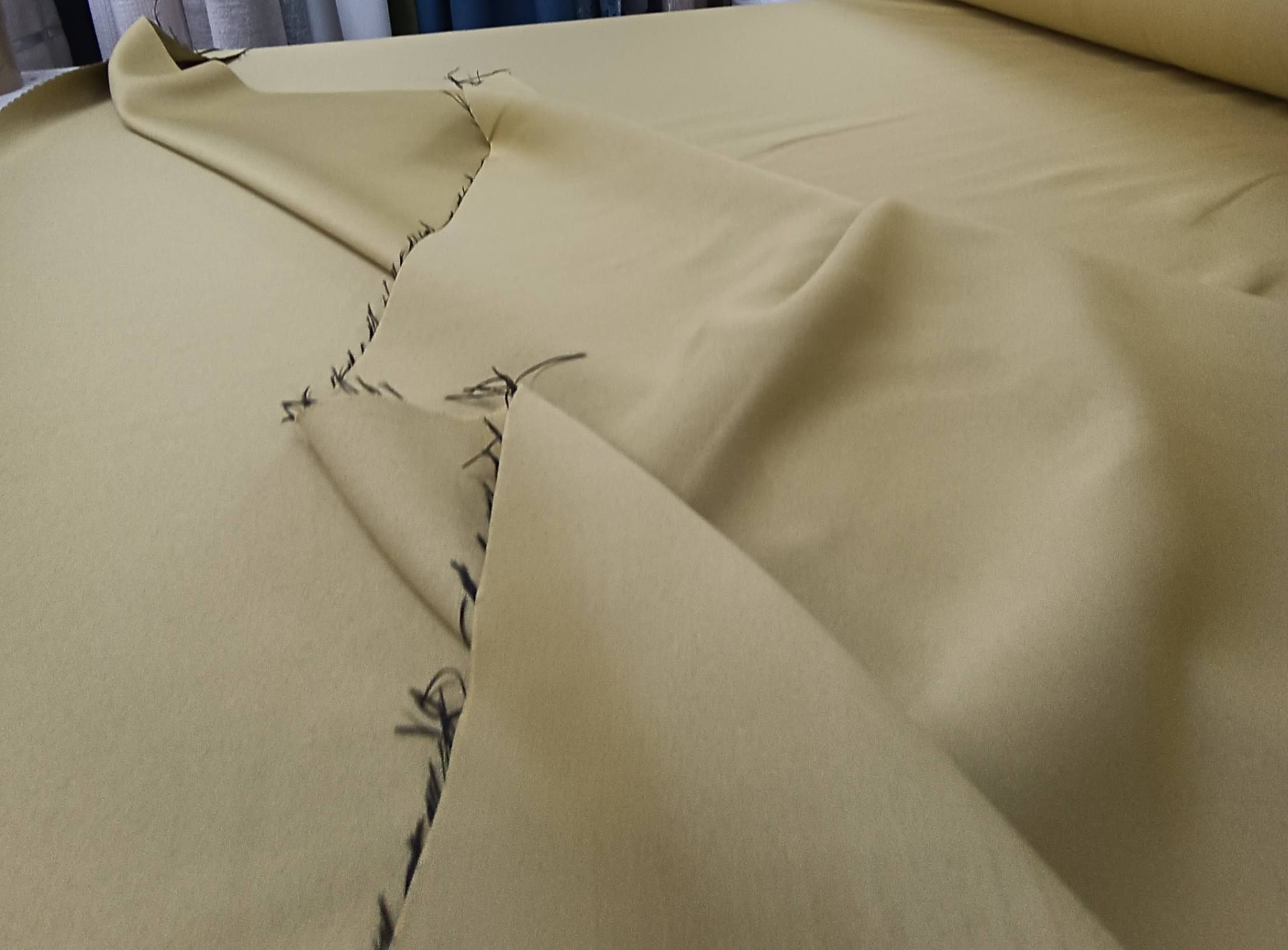 koyu sarı blackout karartma fon perde1