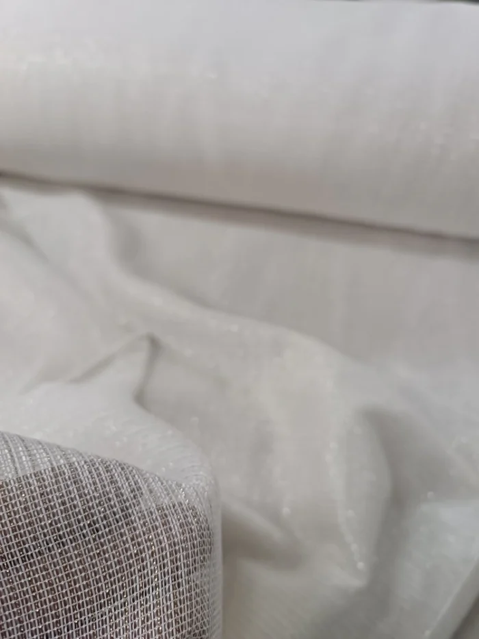 Yıkama sonrası ütü gerektirmeyen eteği şeritli parıltılı vual tül