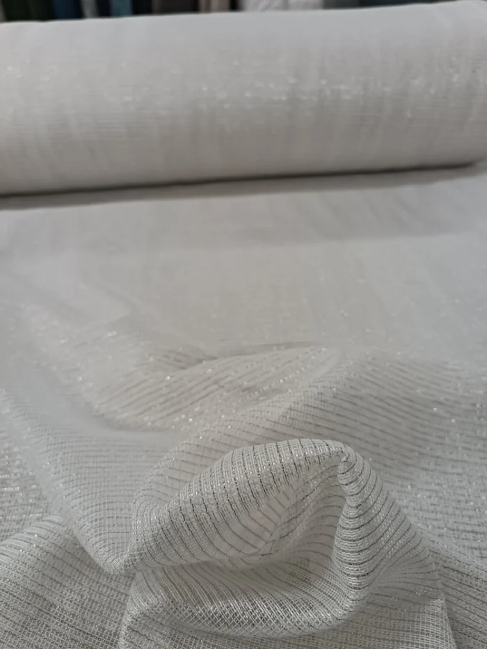 Yatak odasına şıklık katan eteği şerit detaylı parıltılı tül