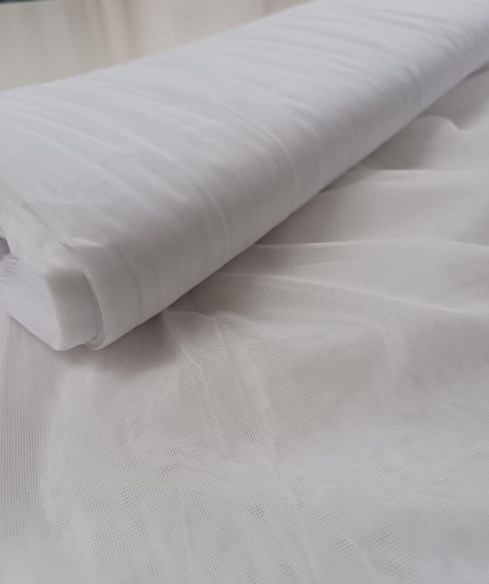 Salonlar için dökümlü ve jilet gibi duran beyaz tül perde