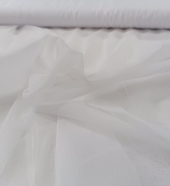 Tinda beyaz tül perde ve antrasit fon perde kombinleri