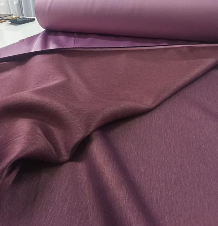 Isı yalıtımlı mürdüm moru fon perde ile enerji tasarrufu