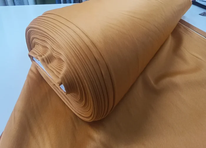 Çocuk odası için canlı renkli turuncu karartma perdeler