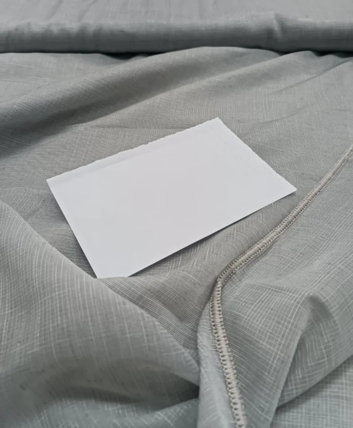 Doku Detayı: "Diamond serisinin kiremit tonundaki özel elmas dokuma yüzeyini ve hafif parıltılı lif yapısını sergileyen yakın plan çekimi; pencereler için modern ve tok fon perde karakteri."