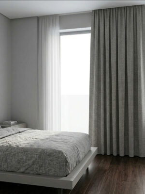 "Bambu ve keten hibrit dokuma teknolojisiyle üretilmiş sütlükahve tonundaki dökümlü hasır fon perde kumaşını sergileyen yakın plan çekimi."