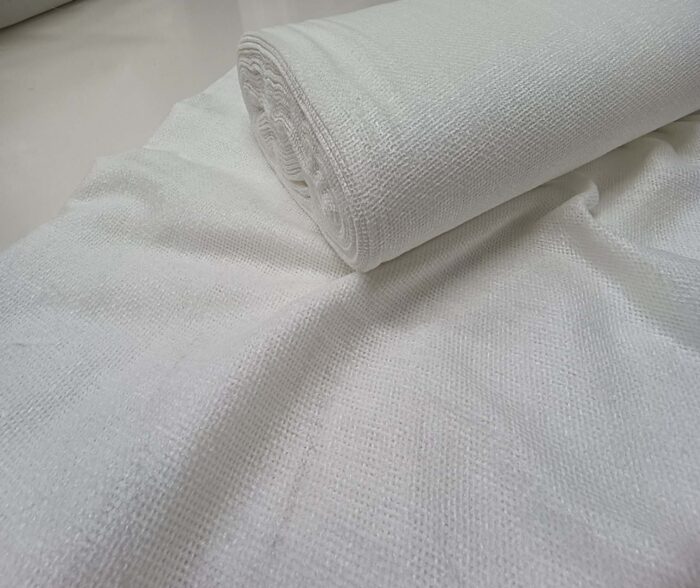 "Ninas kırık beyaz kalın tül perdenin mutfakta yarattığı ferah, aydınlık ve mahremiyet sağlayan modern atmosfer."