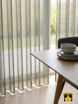 "Leke gizleyen kurşun kahve tonuyla mutfaktan yemek alanına kadar her alanda pratik ve estetik kullanım sunan zırh dokulu kaliteli tül perde detayı."