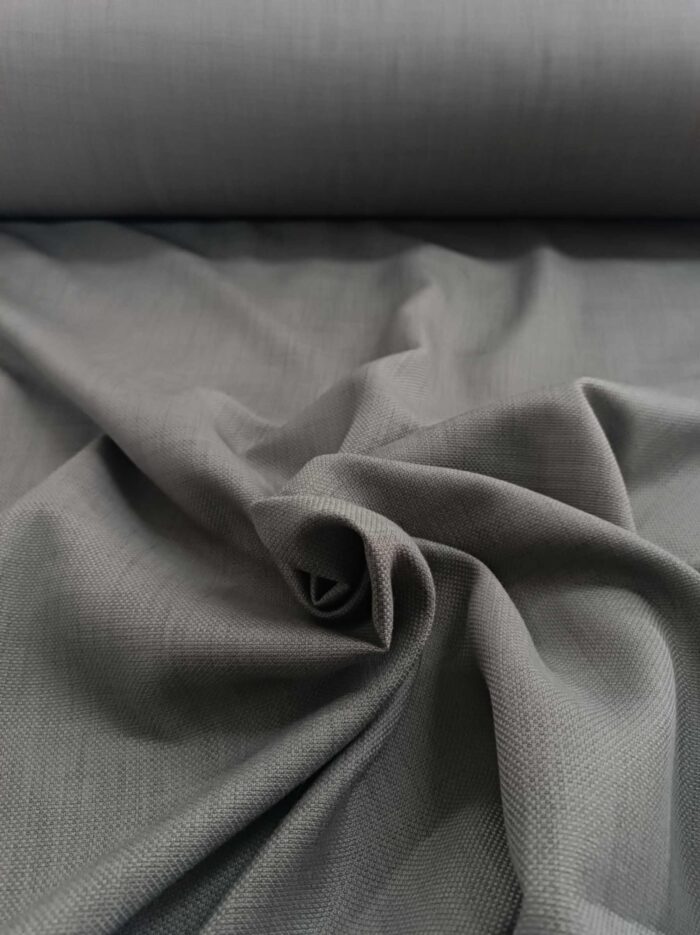 "Modern minimalist dekorasyon anlayışına uygun, gün ışığını yumuşakça süzerek odayı ferah gösteren kaliteli bej kahve perde görseli."