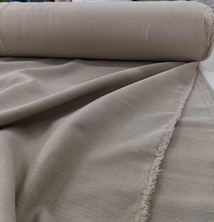 "Kırışmaya dayanıklı yapısı ve nefes alan kaliteli keten dokusuyla yatak odaları için ideal, ütü gerektirmeyen premium sütlükahve perde."